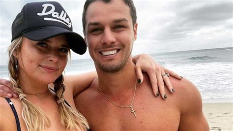 Miranda Lambert sizzles in bikini